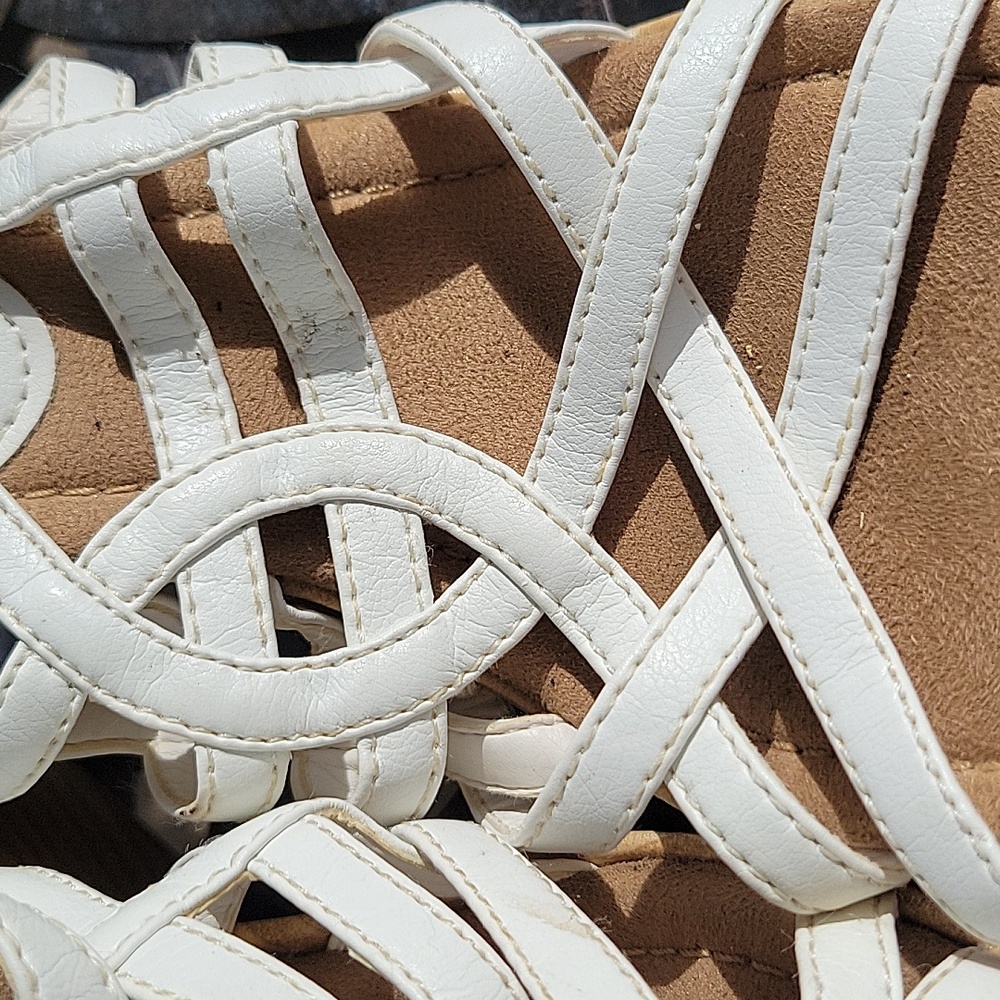 Mudd white leather like 3" high heel shoes size 6.5 with buckle Wrap - Picture 3 of 12